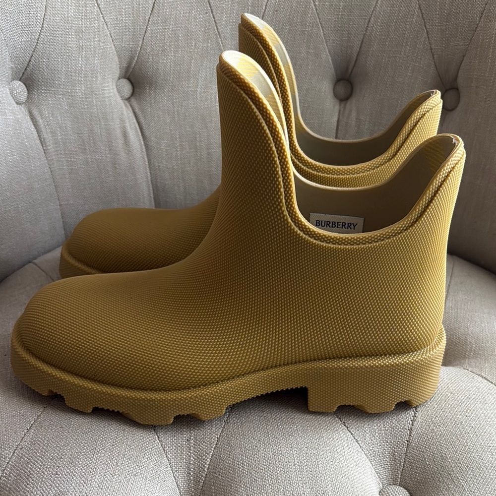 Authentic Burberry Textured Ankle Boots - Picture 8 of 11